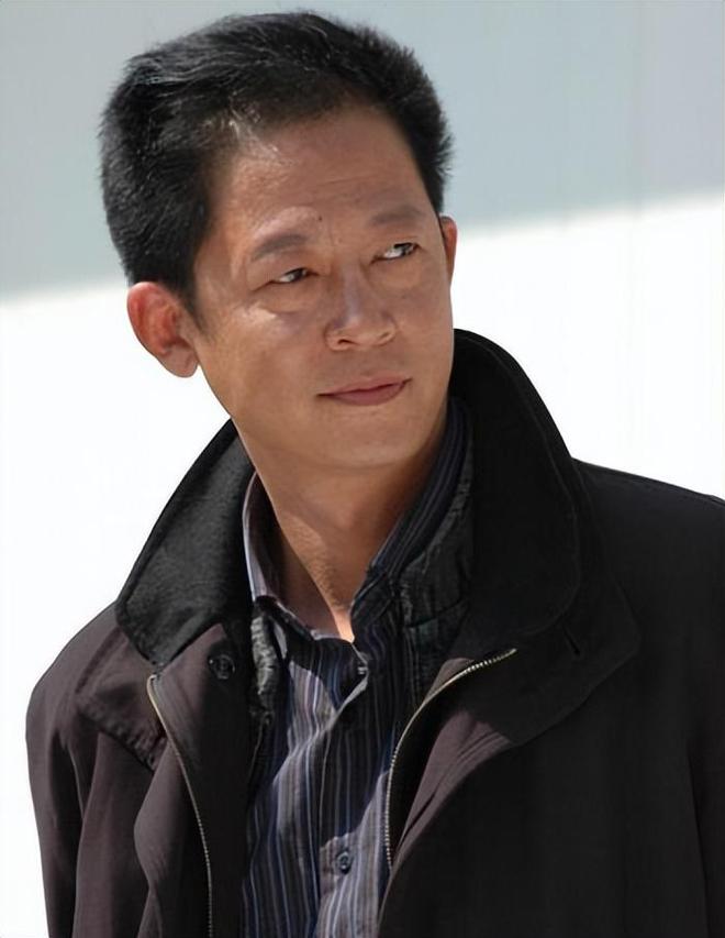 志文一人单挑30多家媒体毫不畏惧!凯发k8震惊娱乐圈的口香糖事件王(图3) 志文一人单挑30多家媒体毫不畏惧!凯发k8震惊娱乐圈的口香糖事件王(图3)