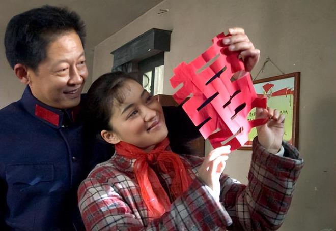 志文一人单挑30多家媒体毫不畏惧!凯发k8震惊娱乐圈的口香糖事件王(图5) 志文一人单挑30多家媒体毫不畏惧!凯发k8震惊娱乐圈的口香糖事件王(图5)